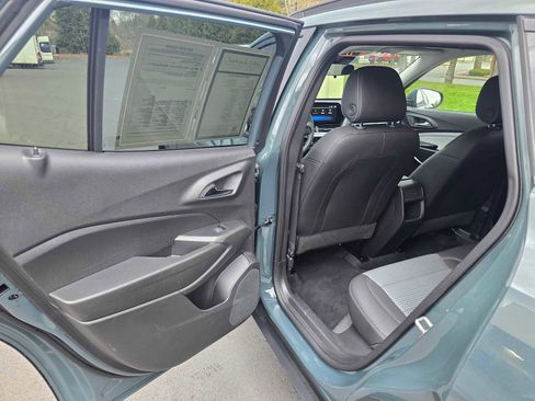 Used 2025 Chevrolet Trax LT image 15