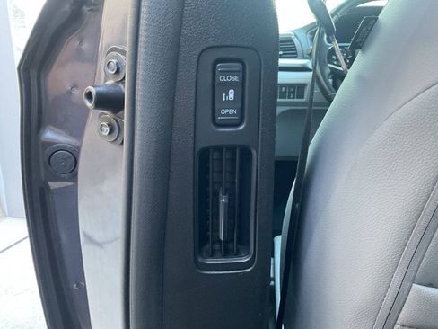 Used 2019 Honda Odyssey EX-L image 40