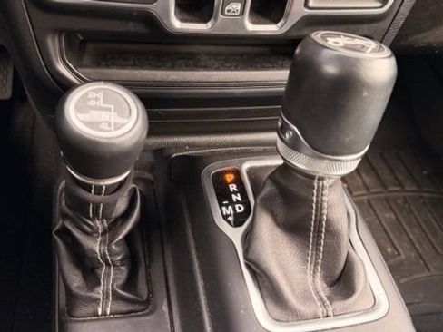 Used 2018 Jeep Wrangler Unlimited Sahara AWD/4WD image 20