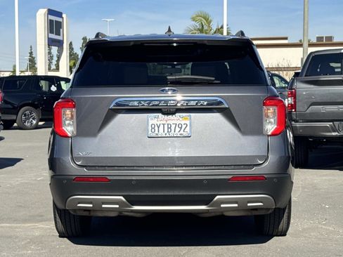 Used 2021 Ford Explorer XLT w/ Equipment Group 202A image 6