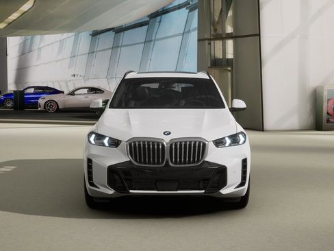 New 2025 BMW X5 xDrive40i w/ M Sport Package image 3