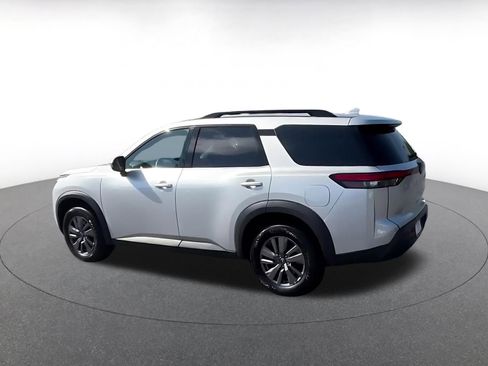 Used 2025 Nissan Pathfinder SV FWD image 9