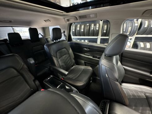 Certified 2024 Nissan Pathfinder Platinum AWD/4WD image 7