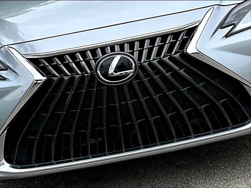 Used 2023 Lexus ES 350 image 29