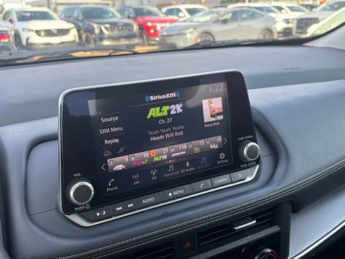 Used 2025 Nissan Rogue SV AWD/4WD image 20