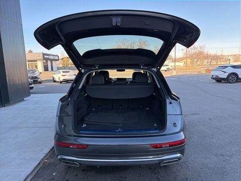 Used 2022 Audi Q5 e Premium w/ Convenience Package image 8
