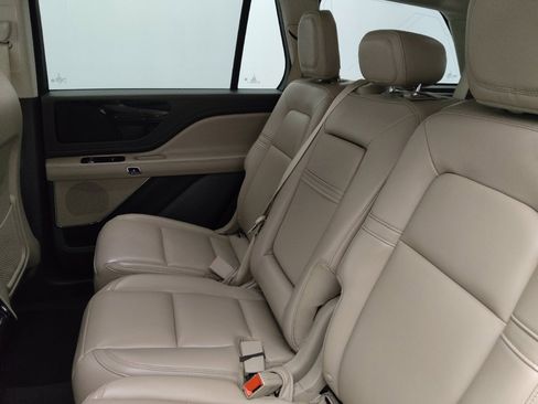Used 2021 Lincoln Aviator AWD w/ Elements Package image 18