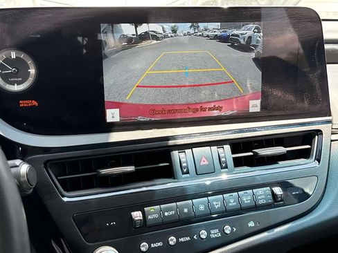 Used 2025 Lexus ES 350 w/ Premium Package FWD image 12