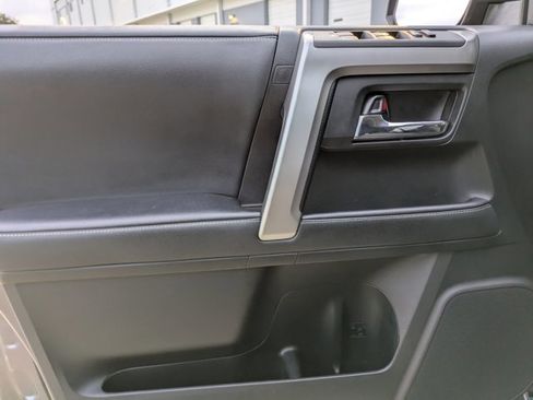 Used 2021 Toyota 4Runner SR5 Premium image 11