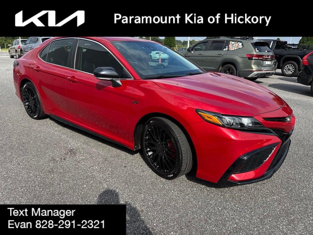 Used 2023 Toyota Camry SE FWD image 3