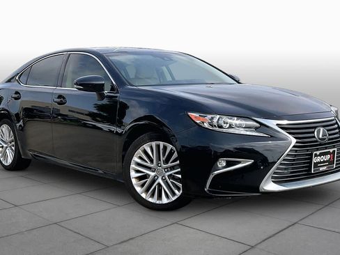 Used 2016 Lexus ES 350 w/ Ultra Luxury Package FWD image 3