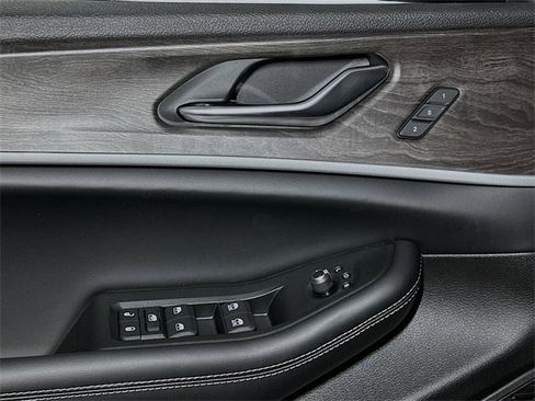 New 2025 Jeep Grand Cherokee L Limited image 12