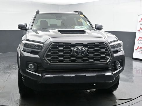 Used 2022 Toyota Tacoma TRD Sport image 3