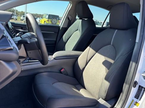Used 2022 Toyota Camry LE image 11