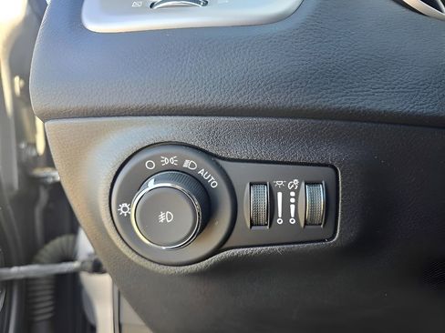 Used 2019 Jeep Compass Latitude image 18