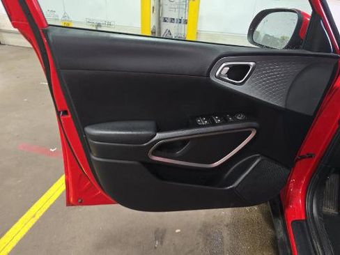 Used 2023 Kia Soul LX w/ Option Group 015 FWD image 19