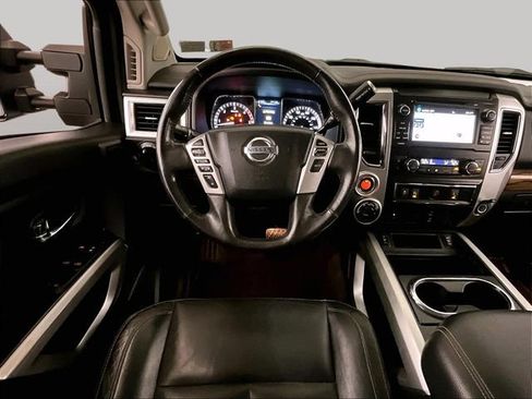 Used 2018 Nissan Titan SL w/ Chrome Package AWD/4WD image 5