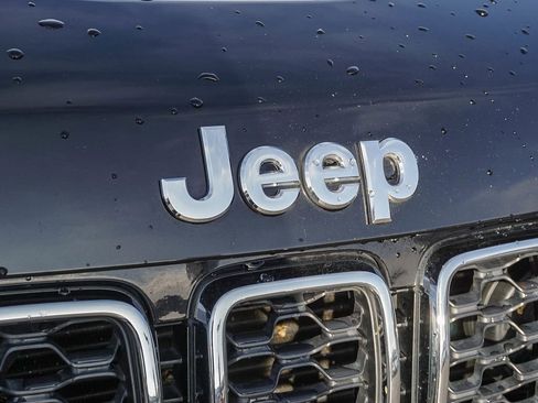 Used 2018 Jeep Grand Cherokee Limited image 11