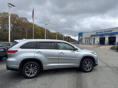 Used 2018 Toyota Highlander XLE AWD/4WD image 20