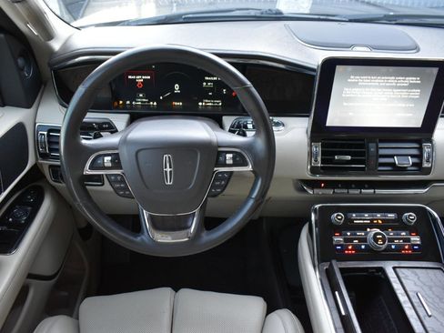 Used 2018 Lincoln Navigator Select RWD image 12