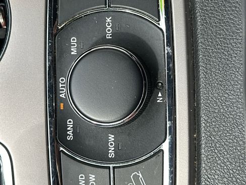 Used 2021 Jeep Grand Cherokee Limited image 34