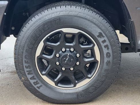 Used 2025 RAM 3500 Laramie AWD/4WD image 11