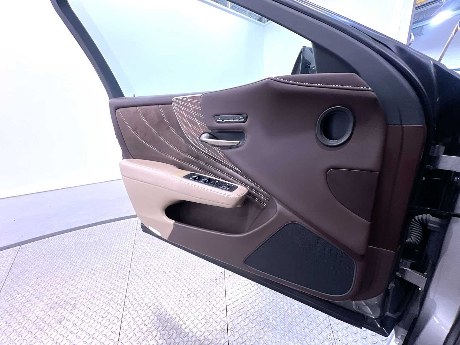 Used 2019 Lexus LS 500 AWD image 30