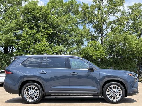 Used 2026 Toyota Grand Highlander AWD image 3