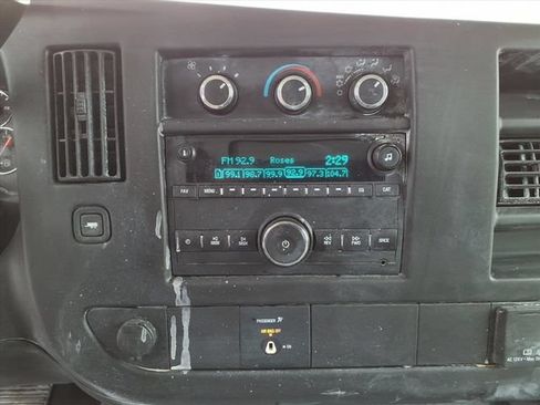 Used 2016 Chevrolet Express 3500 RWD image 19