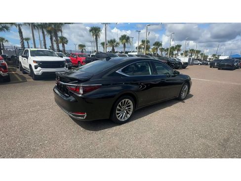 Used 2023 Lexus ES 300h w/ Accessory Package (Z2) FWD image 2