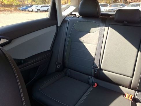 Certified 2024 Volkswagen Taos SE w/ Black Wheel Package image 17