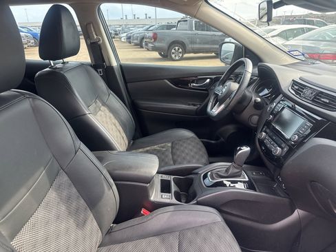 Certified 2022 Nissan Rogue Sport SV w/ Technology Package image 29