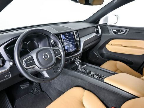 Used 2019 Volvo XC60 T6 Momentum w/ Advanced Package AWD/4WD image 5