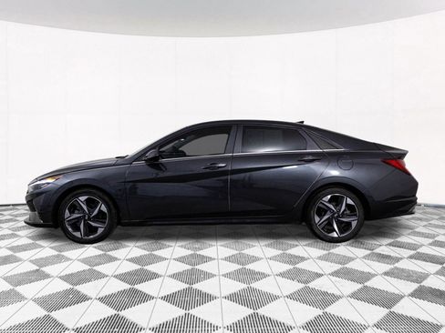 Used 2022 Hyundai Elantra SEL w/ Convenience + Premium Package FWD image 10