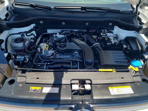 Used 2025 Volkswagen Taos SE FWD image 21