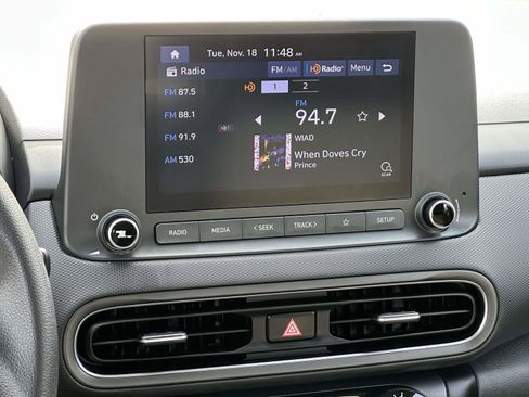 Used 2022 Hyundai Kona SE image 3