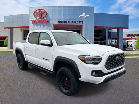 Used 2022 Toyota Tacoma TRD Off-Road w/ TRD Premium Off Road Package image 1