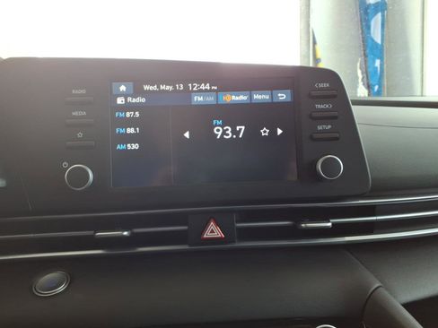 Used 2025 Hyundai Elantra Hybrid FWD image 24