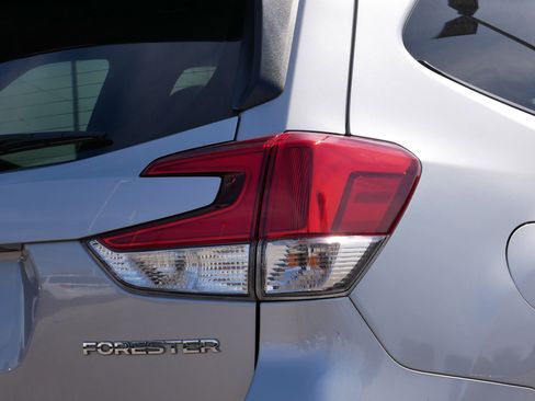 Used 2024 Subaru Forester Premium AWD/4WD image 17