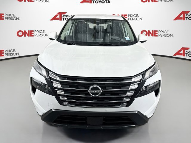 Used 2024 Nissan Rogue SV FWD image 2