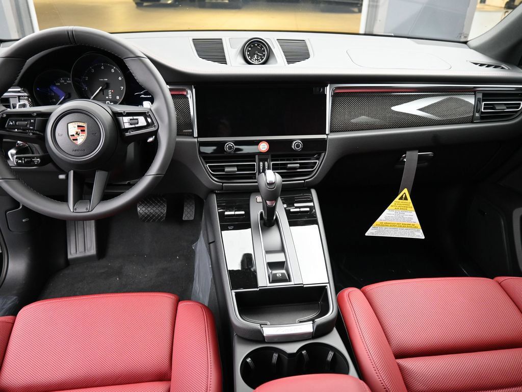 Certified 2026 Porsche Macan AWD/4WD image 6