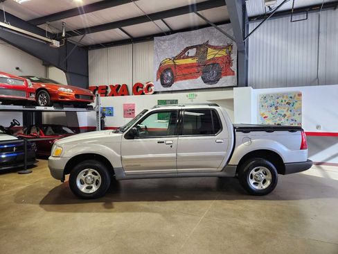Used 2002 Ford Explorer Sport Trac 4x4 image 9
