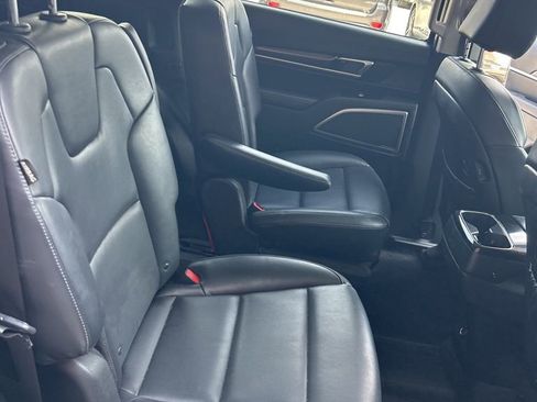 Used 2025 Kia Telluride S FWD image 18