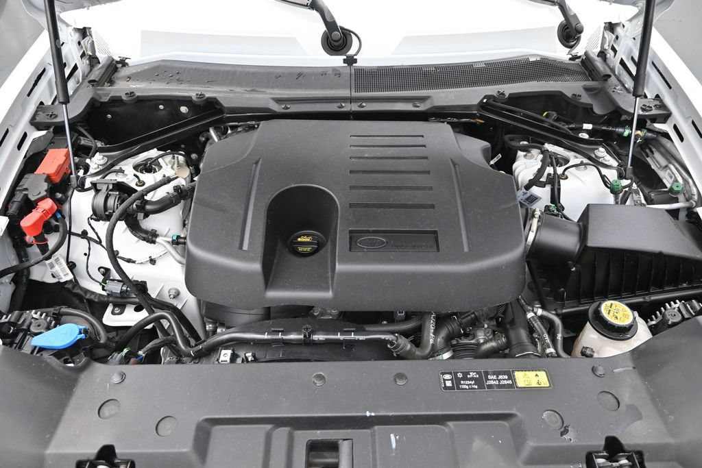 Used 2023 Land Rover Defender 130 X-Dynamic SE AWD/4WD image 8