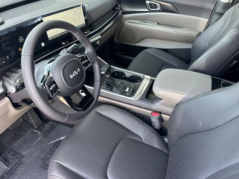New 2026 Kia Carnival FWD image 8