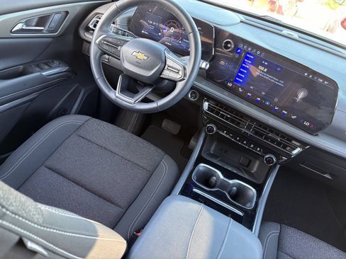 Certified 2024 Chevrolet Traverse LT w/ Trailering Package FWD image 15