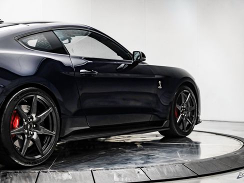 Used 2021 Ford Mustang Shelby GT500 w/ Carbon Fiber Track Pack image 18