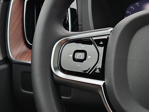 Used 2024 Volvo XC60 B5 Ultimate w/ Climate Package image 21