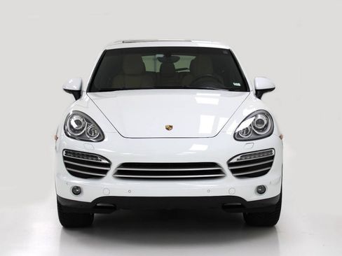 Used 2014 Porsche Cayenne Platinum Edition AWD/4WD image 2