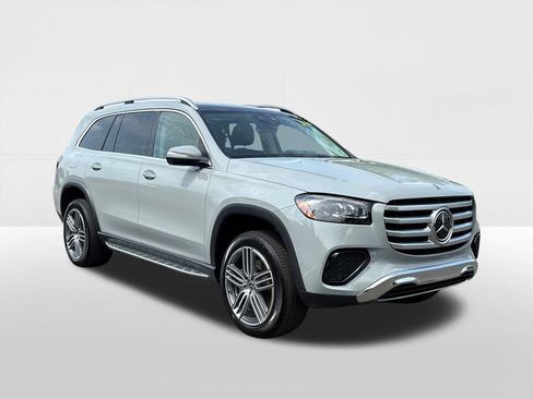 Used 2024 Mercedes-Benz GLS 450 4MATIC image 5